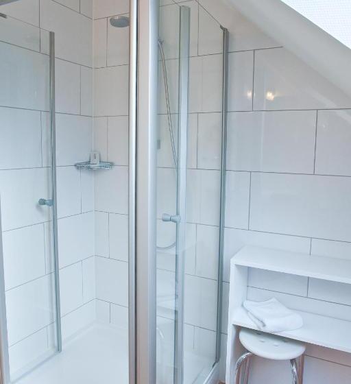 غرفة قياسية ثلاثية, Garni Schacherer