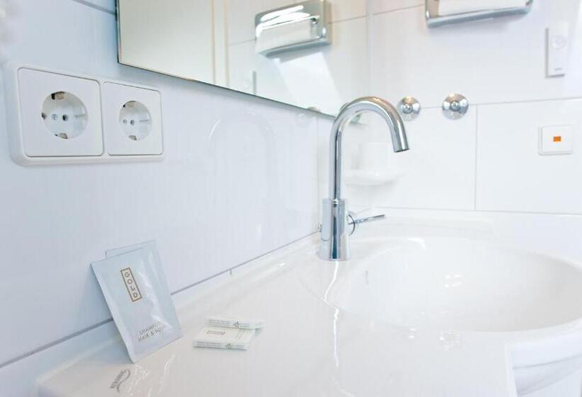 غرفة قياسية ثلاثية, Garni Schacherer