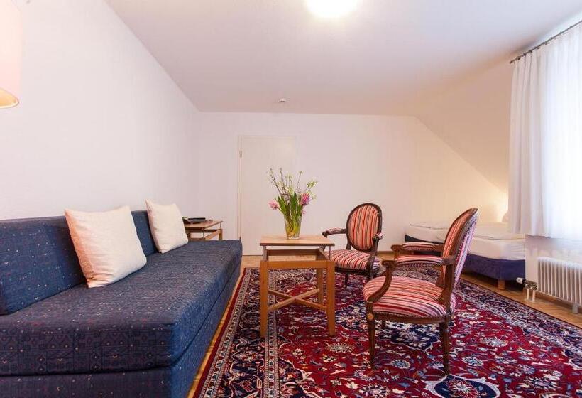 غرفة عائلية, Garni Schacherer