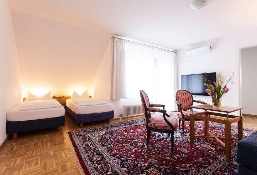 غرفة قياسية رباعية, Garni Schacherer