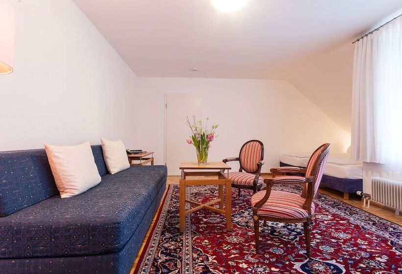 غرفة قياسية رباعية, Garni Schacherer