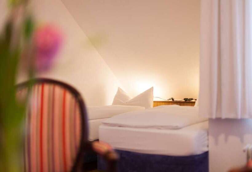 غرفة قياسية رباعية, Garni Schacherer