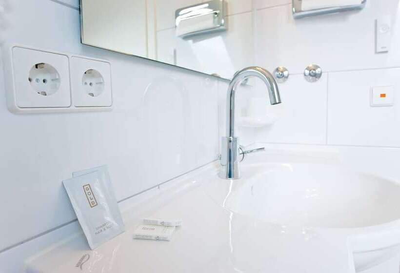 غرفة قياسية رباعية, Garni Schacherer