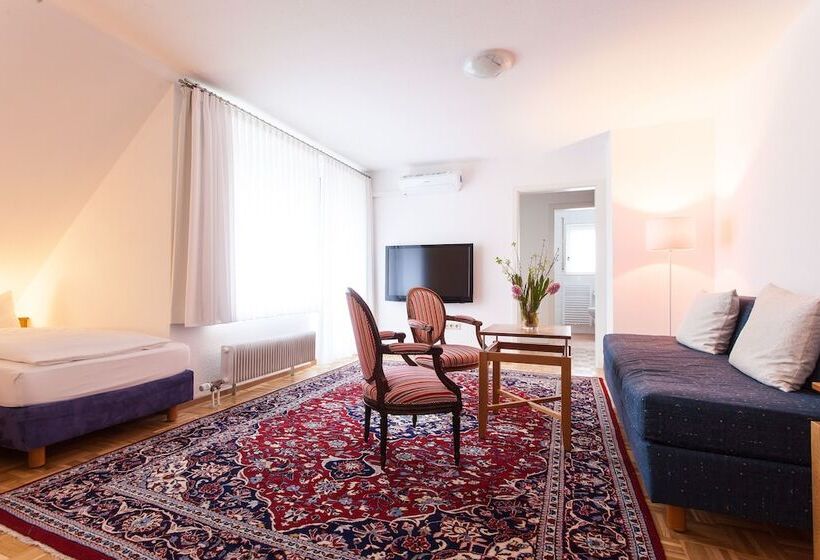 غرفة عائلية, Garni Schacherer