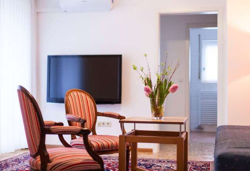 غرفة عائلية, Garni Schacherer