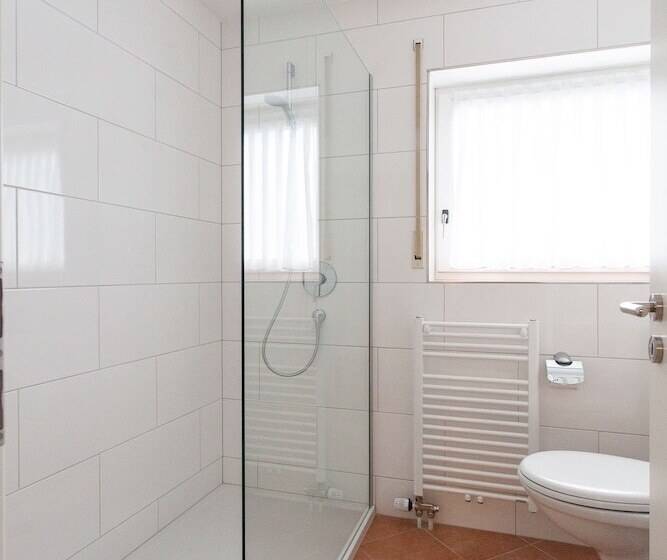 غرفة قياسية فردية, Garni Schacherer