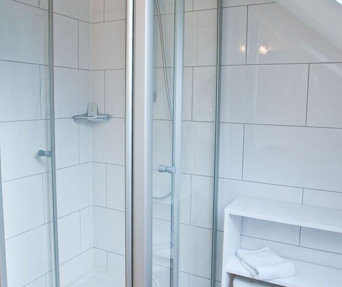 غرفة قياسية رباعية, Garni Schacherer