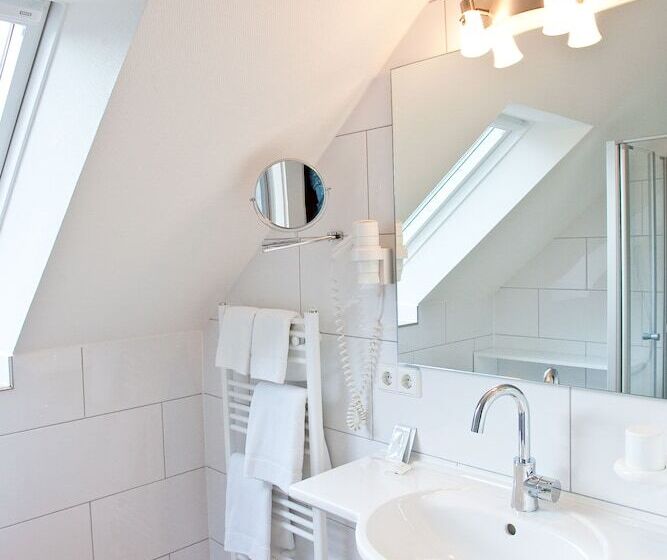 غرفة عائلية, Garni Schacherer