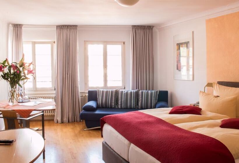 标准间, Goldener Falke