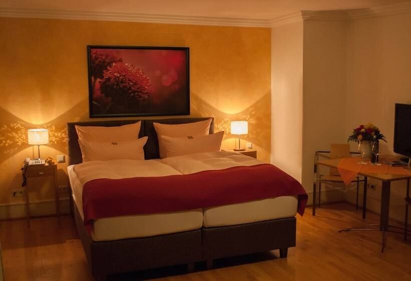 标准间, Goldener Falke