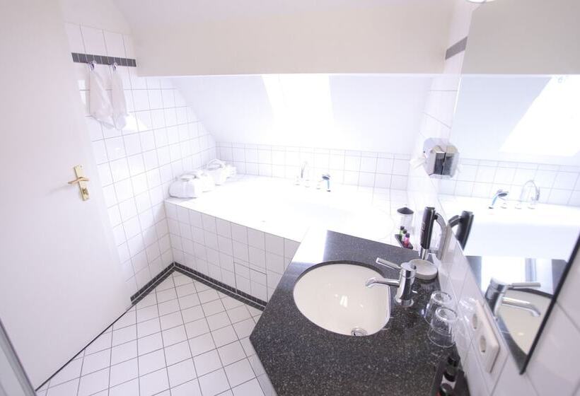 套房, Goldener Falke