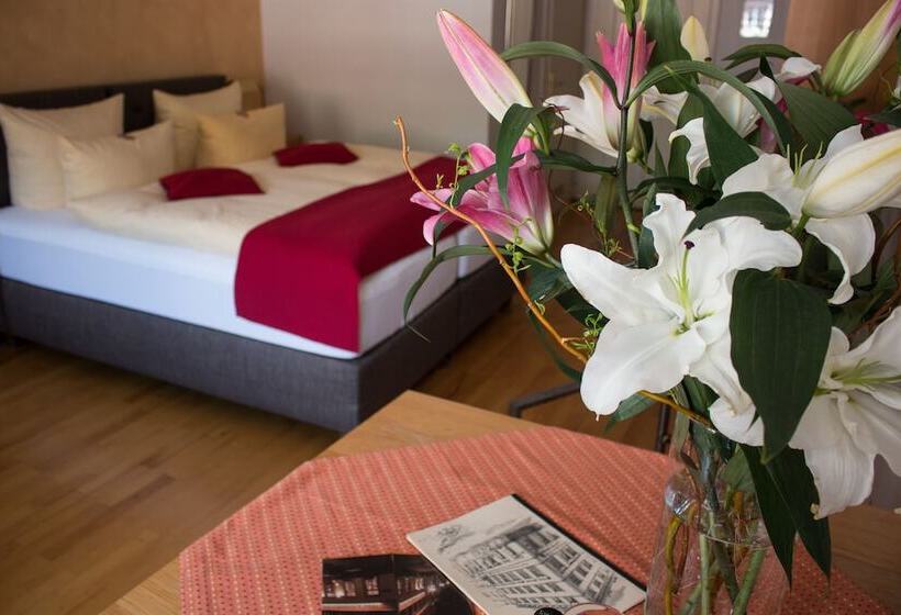 标准间, Goldener Falke