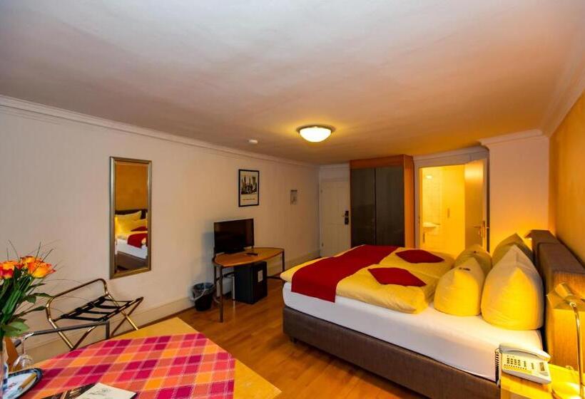 标准间, Goldener Falke