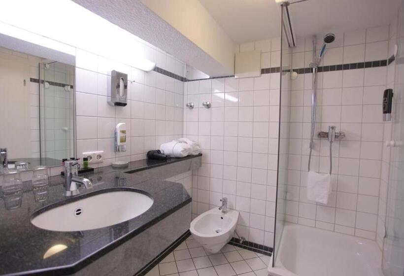 高级大房间, Goldener Falke