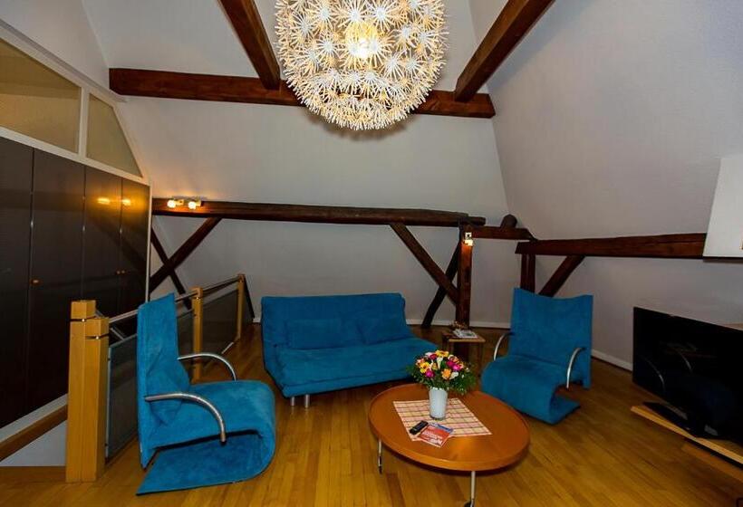 套房, Goldener Falke