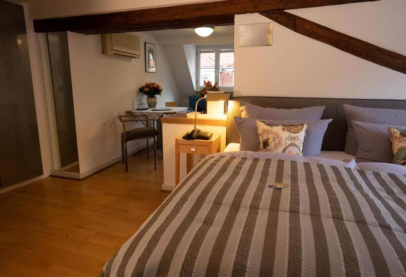 高级单人间, Goldener Falke