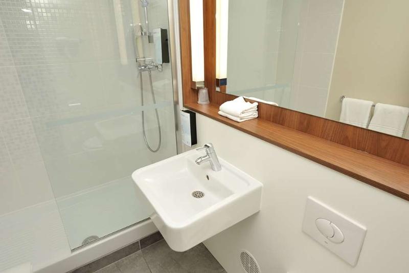 标准间, Goldener Falke