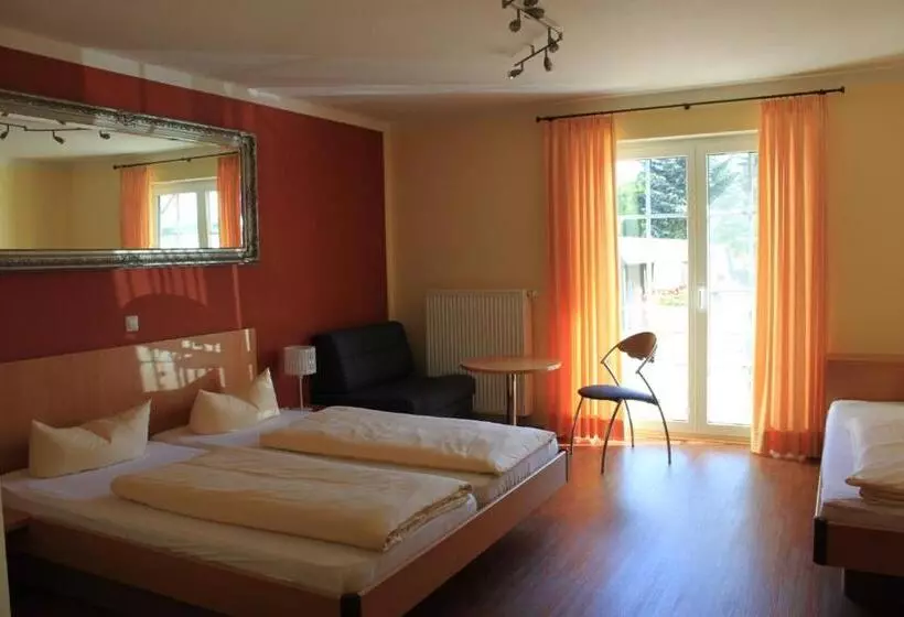 スタンダードトリプルルーム, & Gästehaus Im Ziegelweg Klimatisiert Eintrittskarten Für Den Europa Park Erhalten Sie Garanti