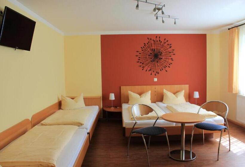 Четырехместный Номер Стандарт, & Gästehaus Im Ziegelweg Klimatisiert Eintrittskarten Für Den Europa Park Erhalten Sie Garanti