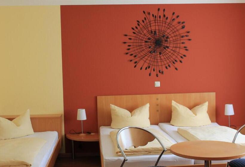 Четырехместный Номер Стандарт, & Gästehaus Im Ziegelweg Klimatisiert Eintrittskarten Für Den Europa Park Erhalten Sie Garanti