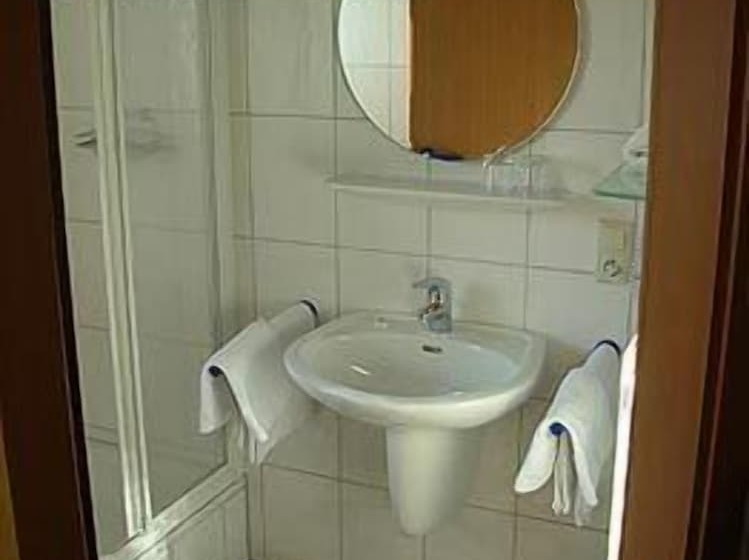 Четырехместный Номер Стандарт, & Gästehaus Im Ziegelweg Klimatisiert Eintrittskarten Für Den Europa Park Erhalten Sie Garanti