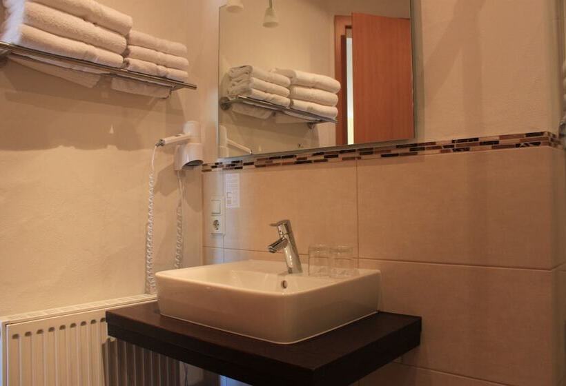 Номер Стандарт Трехместный, & Gästehaus Im Ziegelweg Klimatisiert Eintrittskarten Für Den Europa Park Erhalten Sie Garanti