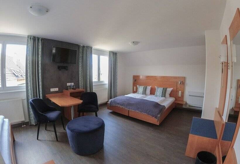 Четырехместный Номер Стандарт, & Gästehaus Im Ziegelweg Klimatisiert Eintrittskarten Für Den Europa Park Erhalten Sie Garanti