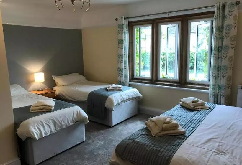 Perhehuone, Halfway House Inn Country Lodge