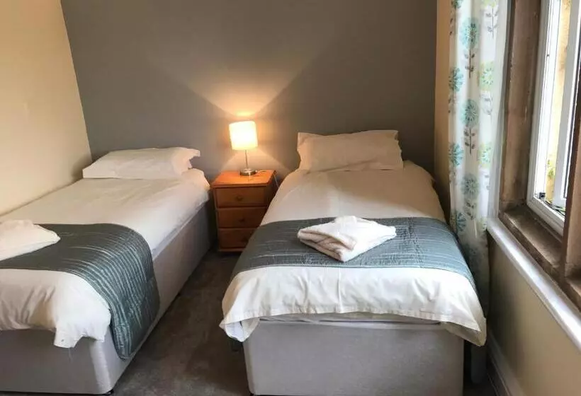 Perhehuone, Halfway House Inn Country Lodge