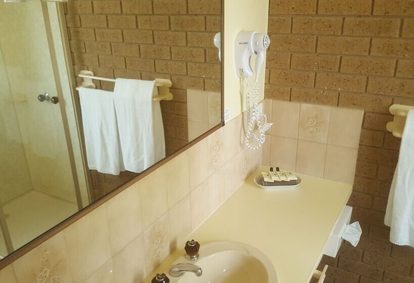 חדר משפחתי, Hepburn Springs Motor Inn