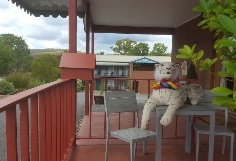 חדר משפחתי, Hepburn Springs Motor Inn