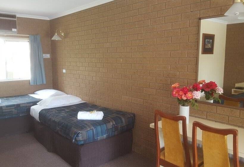 חדר משפחתי, Hepburn Springs Motor Inn