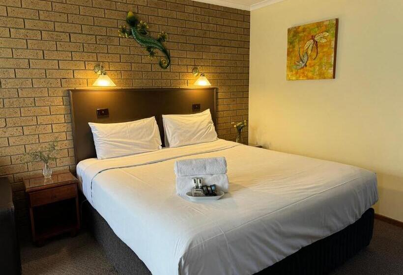 חדר דחוקס עם מיטת קינג, Hepburn Springs Motor Inn