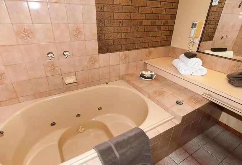キングサイズベッドのデラックスルーム, Hepburn Springs Motor Inn