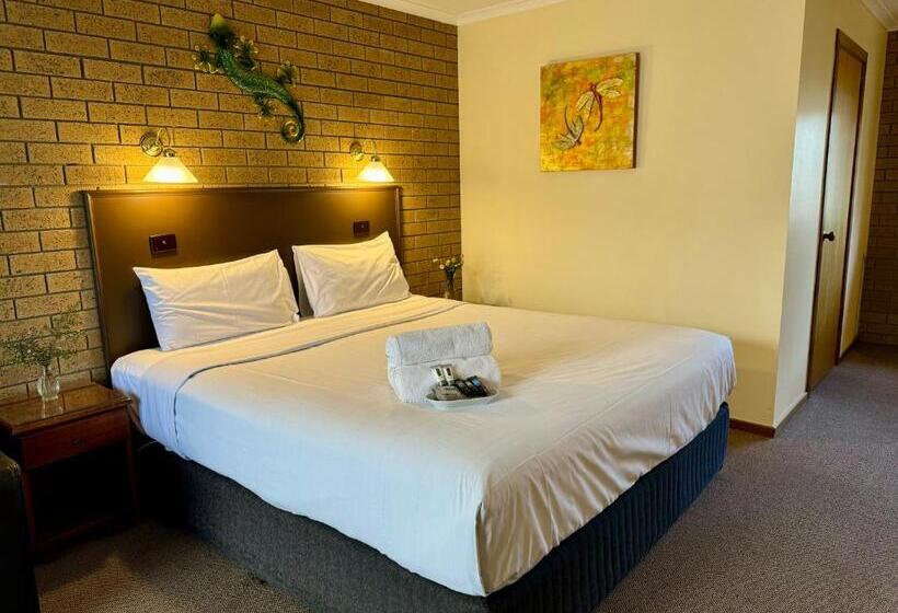 חדר דחוקס עם מיטת קינג, Hepburn Springs Motor Inn