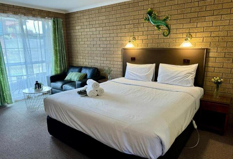 חדר דחוקס עם מיטת קינג, Hepburn Springs Motor Inn