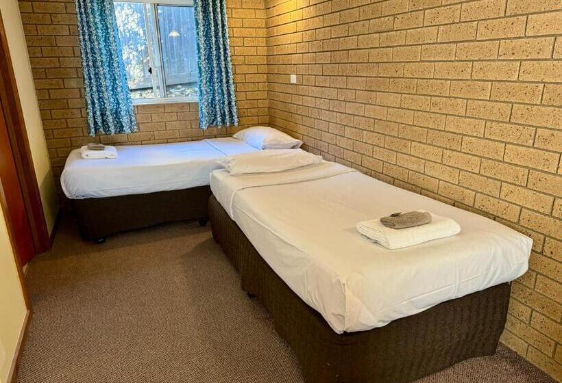 חדר משפחתי, Hepburn Springs Motor Inn