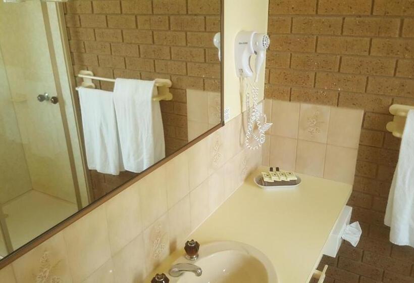 חדר משפחתי, Hepburn Springs Motor Inn