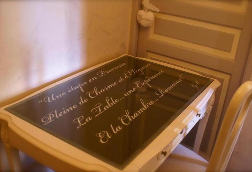 スタンダードトリプルルーム, Le Crillon