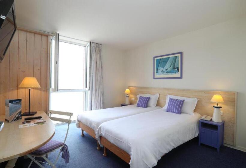 חדר סטנדרט לארבעה נוף לים, Hôtel Miléade De La Plage   Binic