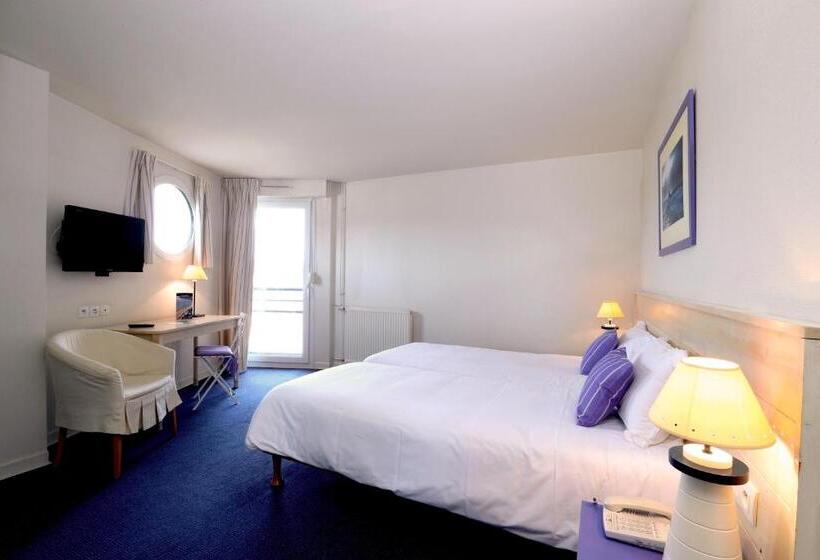 חדר סטנדרט לארבעה נוף לים, Hôtel Miléade De La Plage   Binic