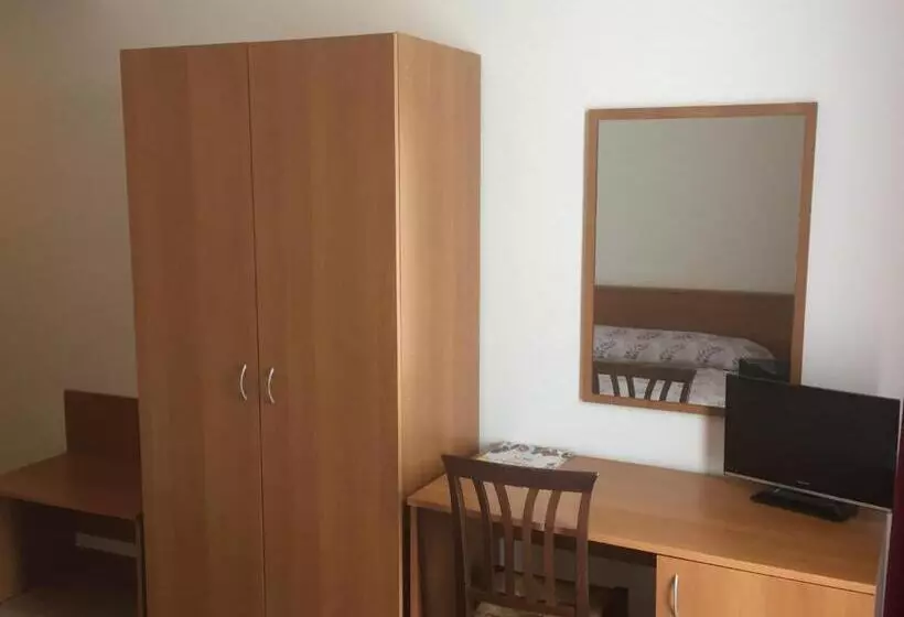 Standard Yhden Hengen Huone, Il Canneto