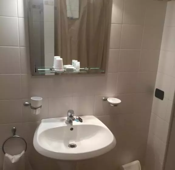 Standard Yhden Hengen Huone, Il Canneto