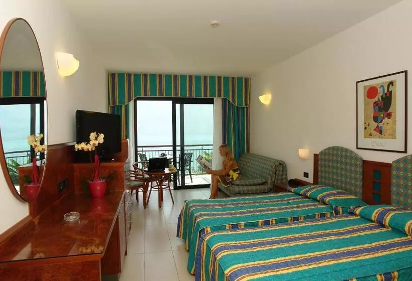 اتاق استاندارد با چشم‌انداز دریاچه, Ilma Lake Garda Resort