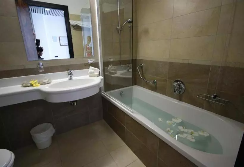 اتاق استاندارد با چشم‌انداز کوهستان, Ilma Lake Garda Resort