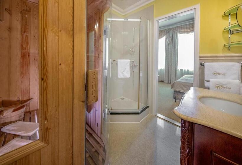 חדר סופריור, La Contessa Castle