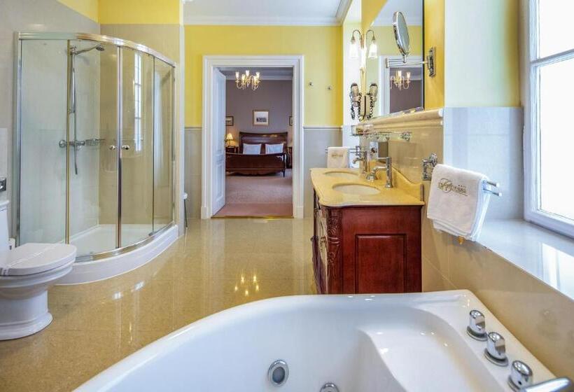 סוויטה, La Contessa Castle