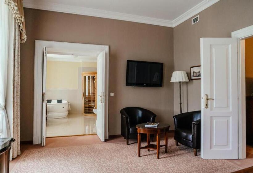 סוויטה, La Contessa Castle