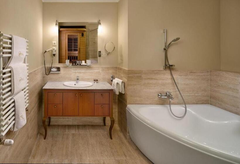 סוויטת ג'וניור, La Contessa Castle