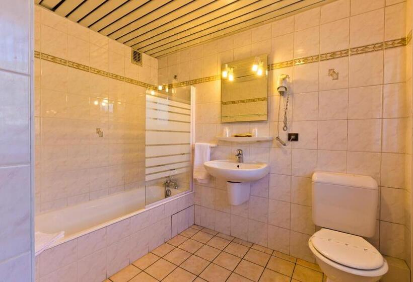 חדר סופריור לשלושה, La Montagne